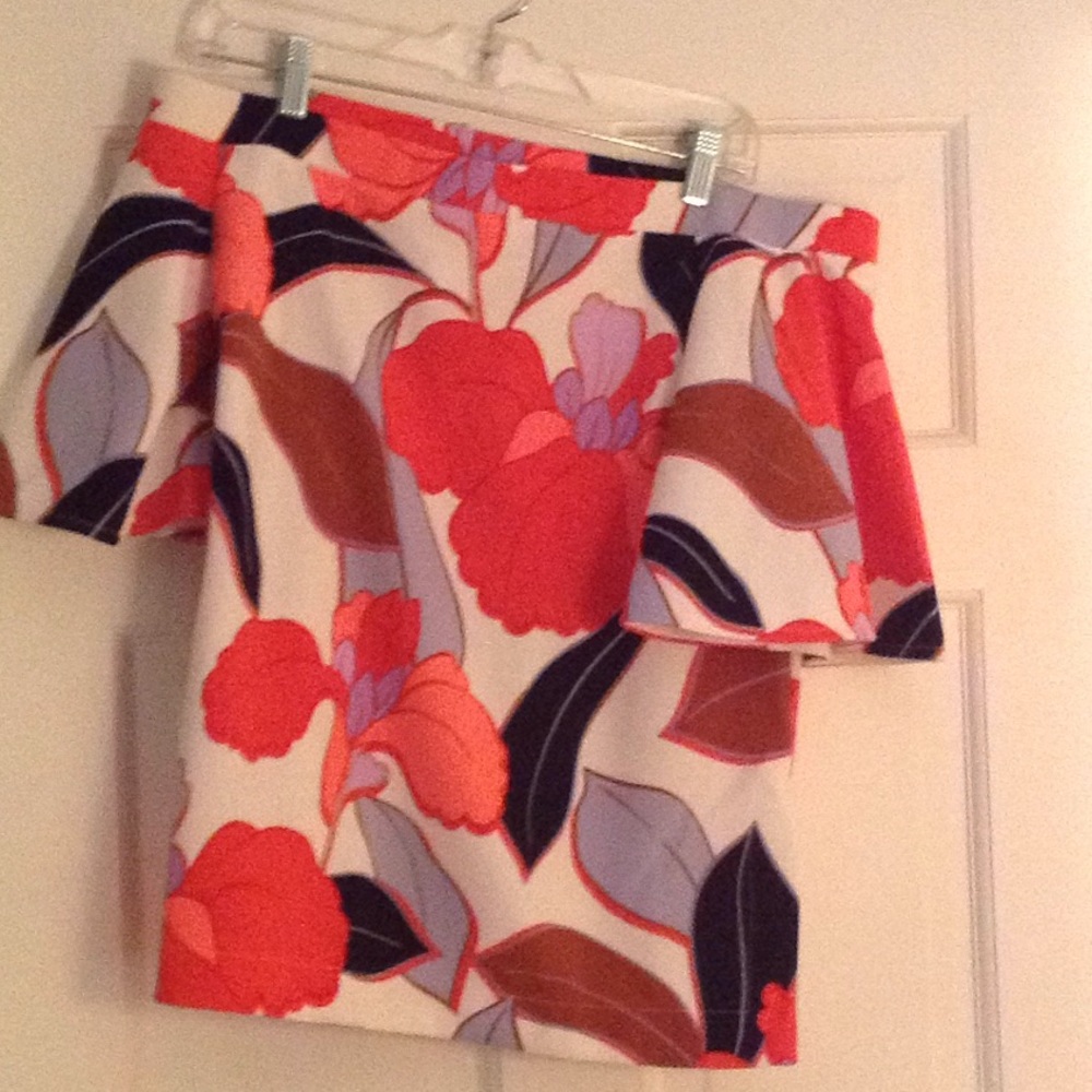Ann Taylor off shoulder 94 poly and 6 spandex
